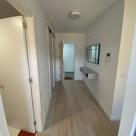 Lägenhet Cozy And With Parking *